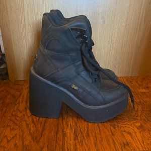Buffalo London Platform Boots